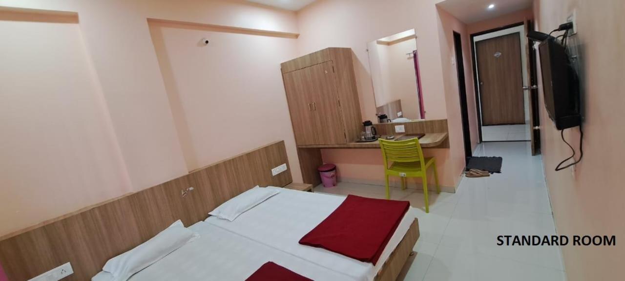 Hotel Aaditya Palace Bhusawal Екстер'єр фото