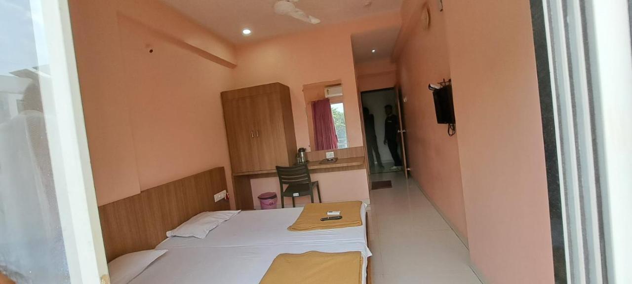 Hotel Aaditya Palace Bhusawal Екстер'єр фото