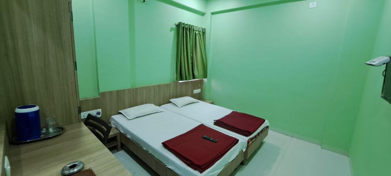 Hotel Aaditya Palace Bhusawal Екстер'єр фото