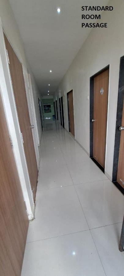 Hotel Aaditya Palace Bhusawal Екстер'єр фото