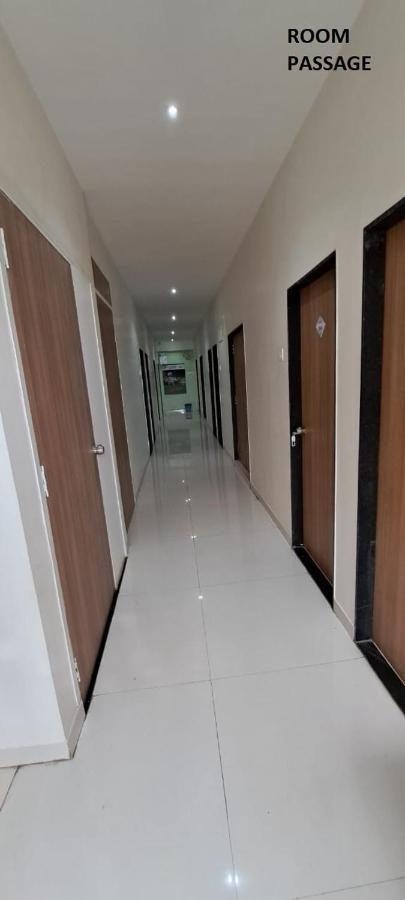 Hotel Aaditya Palace Bhusawal Екстер'єр фото