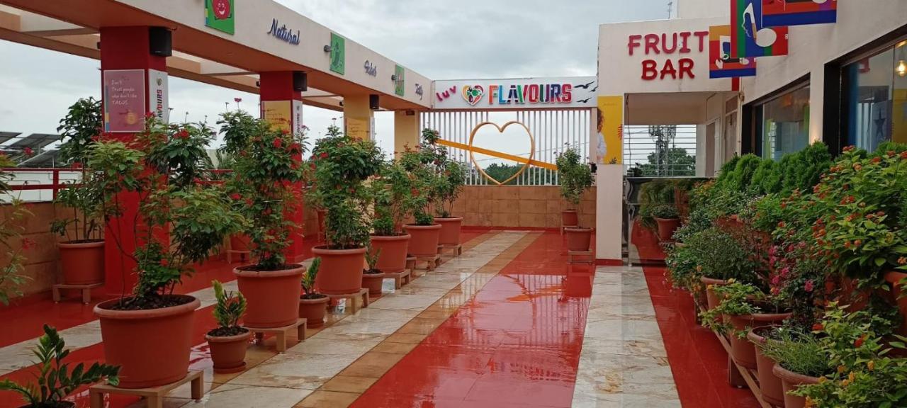 Hotel Aaditya Palace Bhusawal Екстер'єр фото