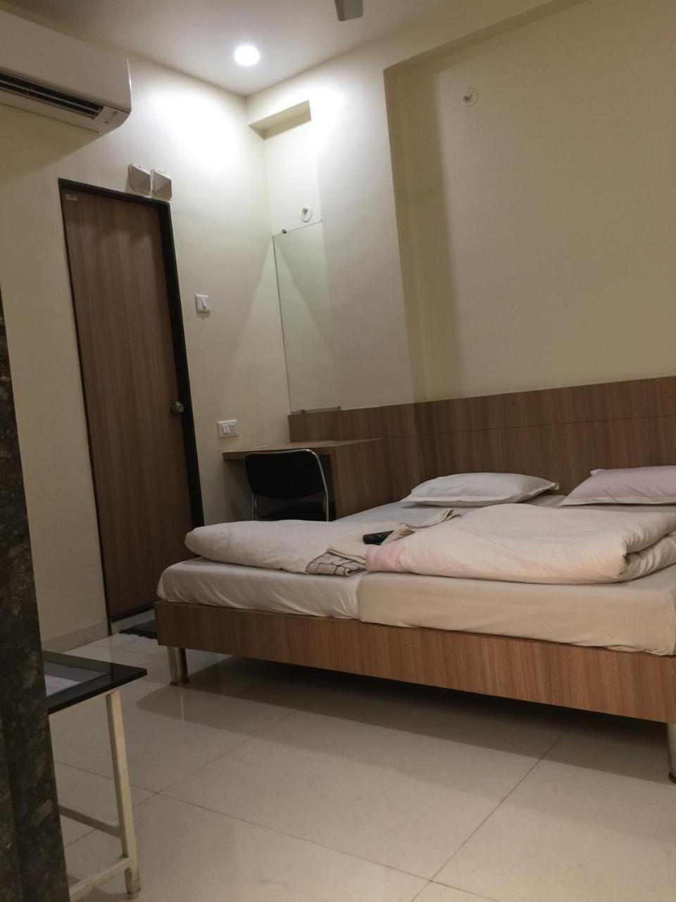 Hotel Aaditya Palace Bhusawal Екстер'єр фото